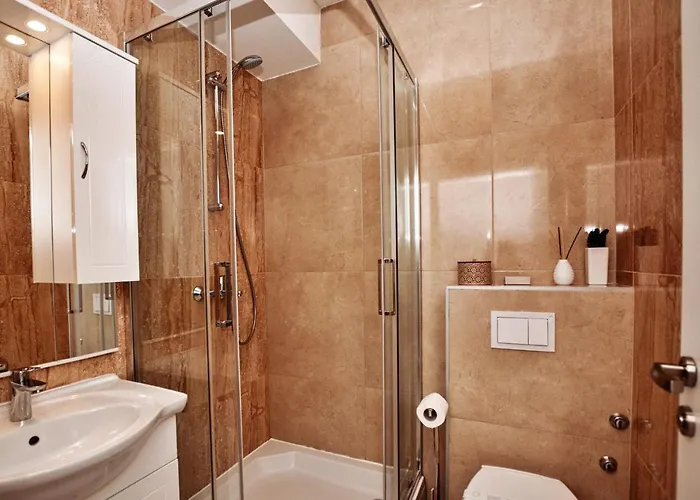 Centrooms Kovac Gostinjska kuća 4*